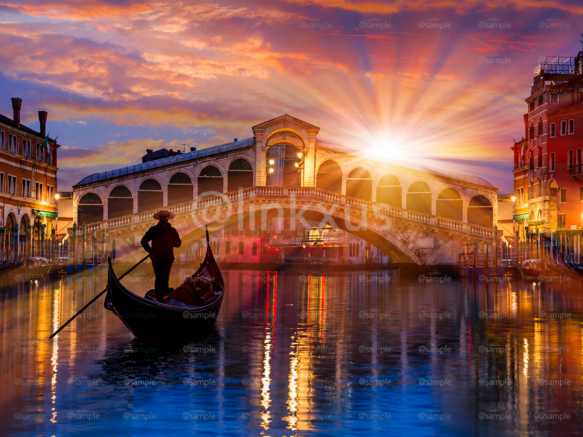 RIALTO BRIDGE VENICE SUNSET