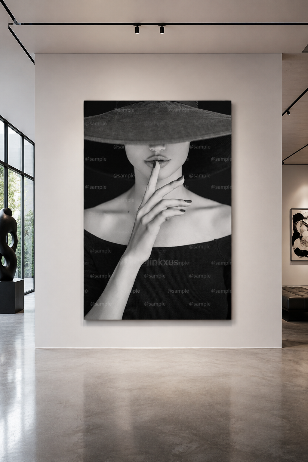 WOMEN WITH BLACK HAT
