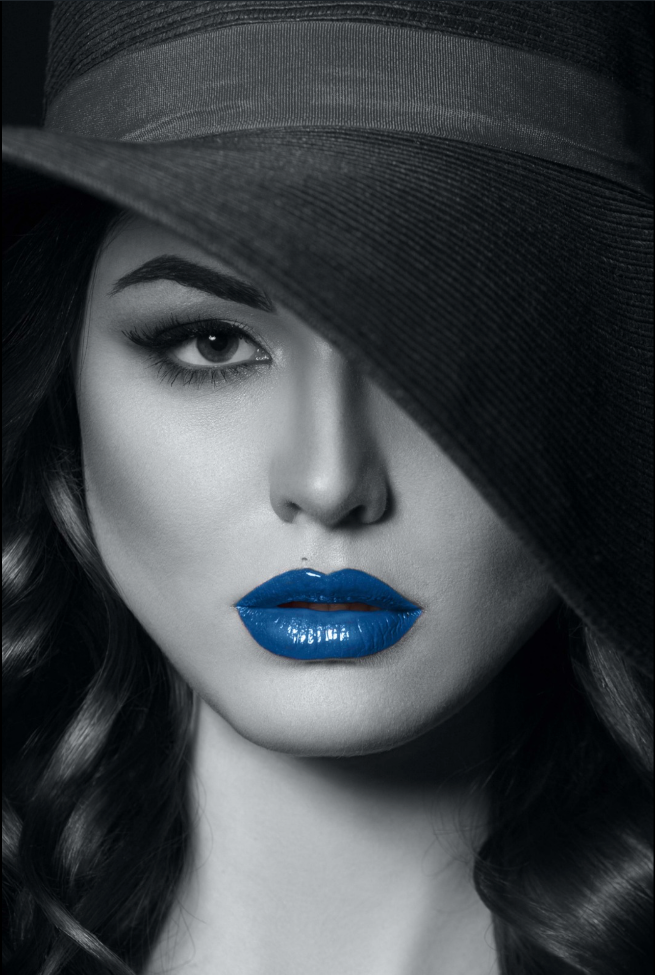 BLUE LIPS WOMEN WITH BLACK HAT