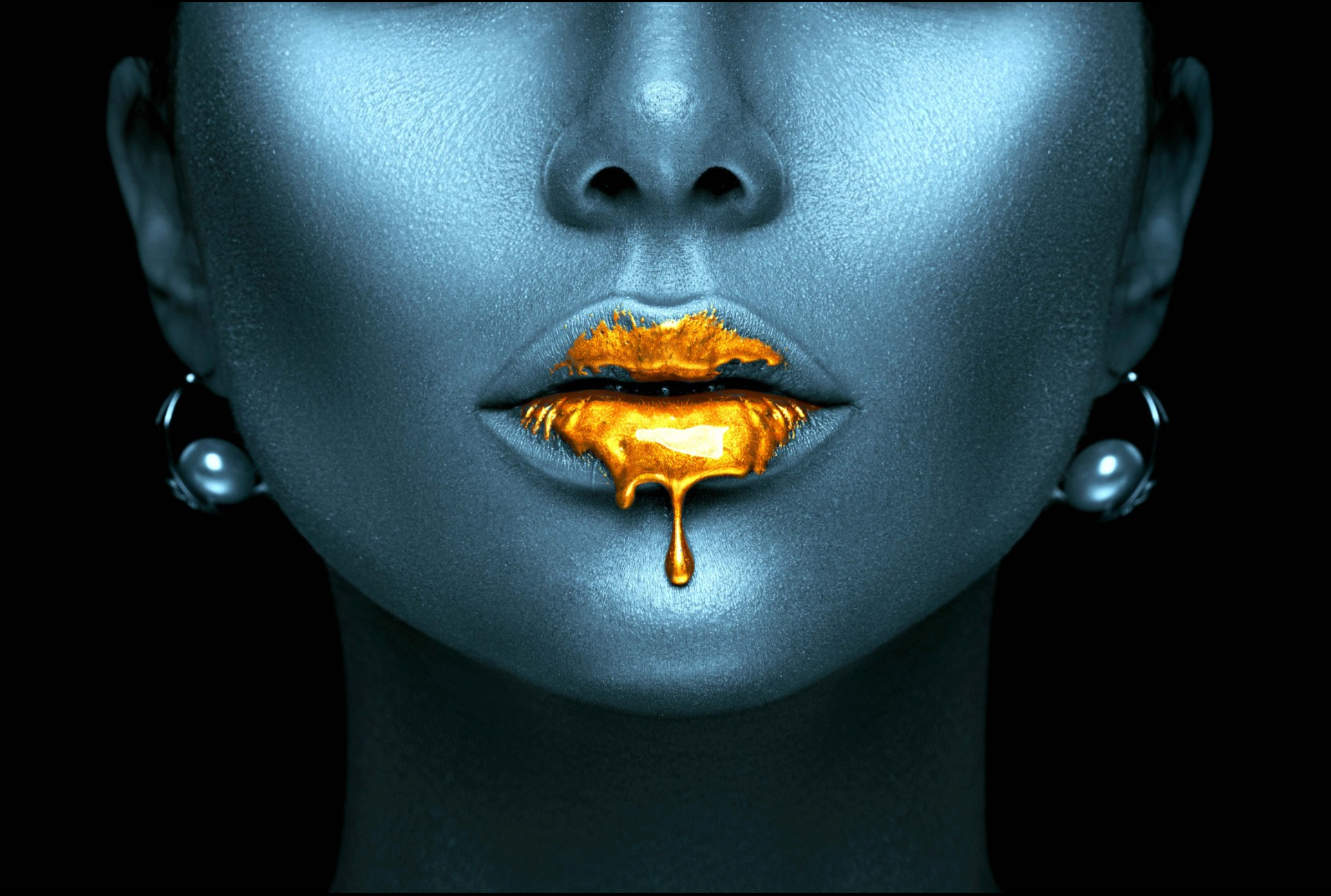 GOLD LIPSTICK DRIPPING