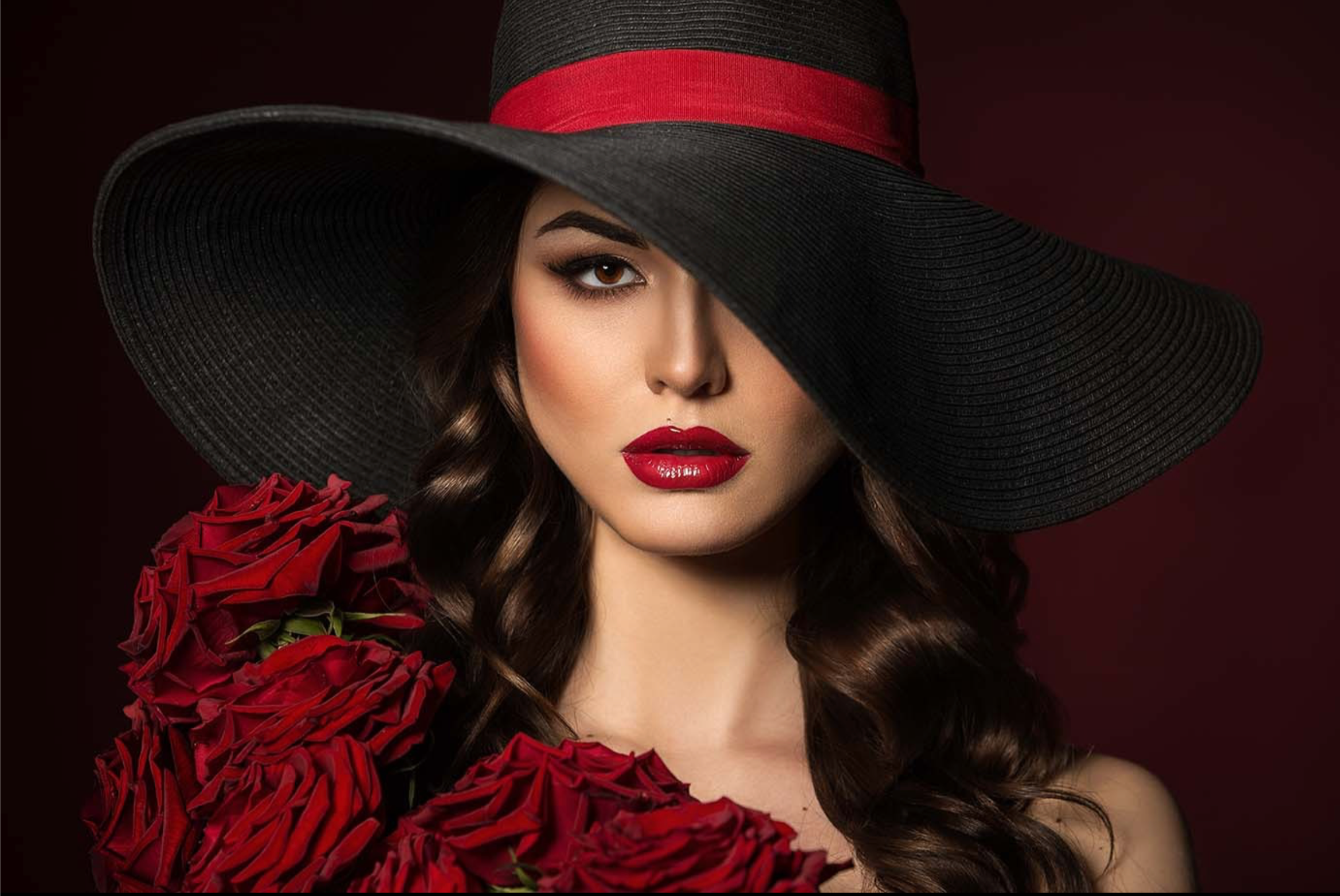 RED LIPS WOMAN WITH RED ROSES AND BLACK HAT