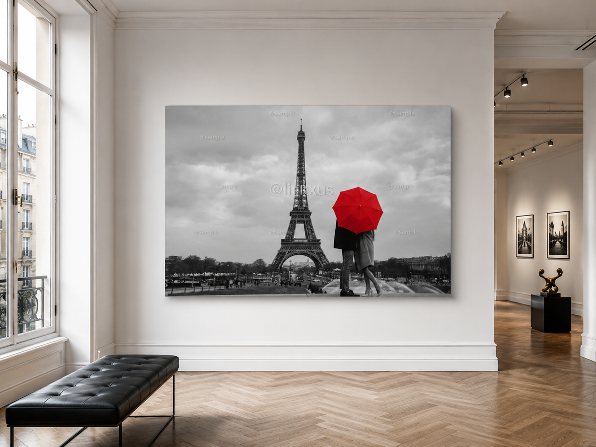 COUPLE IN EIFFEL TOWER