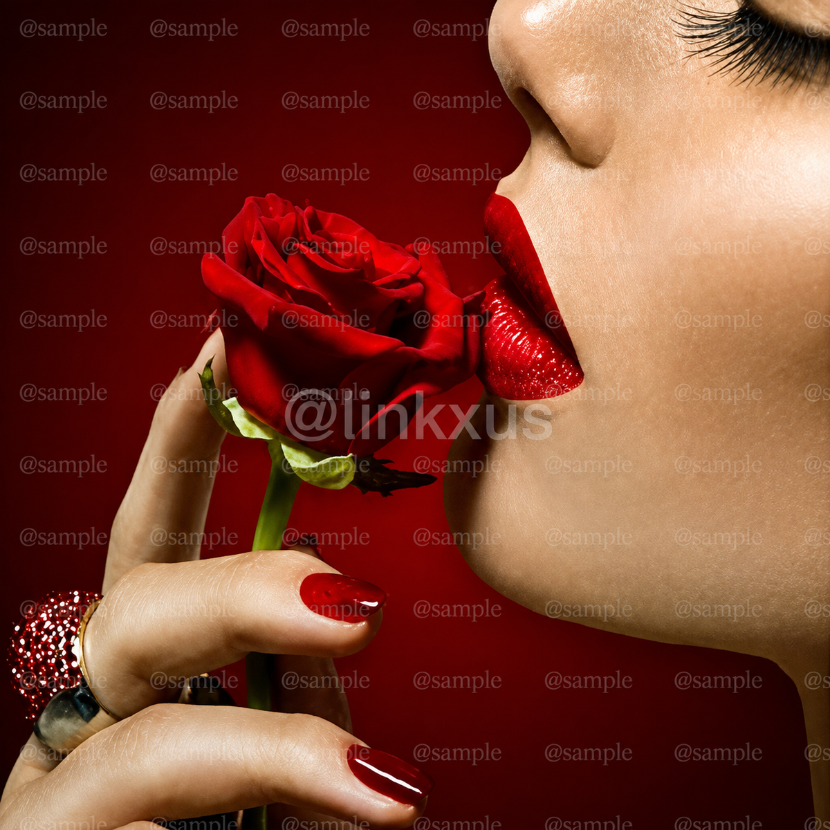 WOMEN WITH RED ACCESSORIES