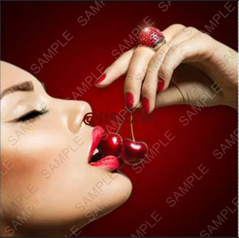 WOMEN WITH RED ACCESSORIES