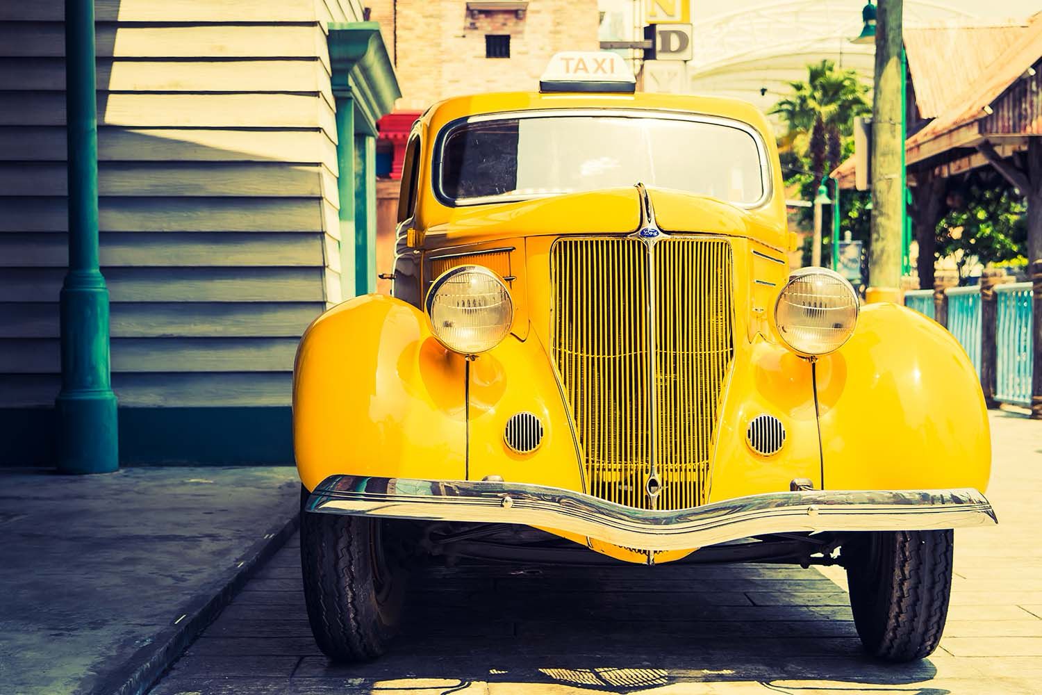 VINTAGE CAR